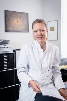 Dr. med. Anita Hirschi Dr. med. Anita Hirschi